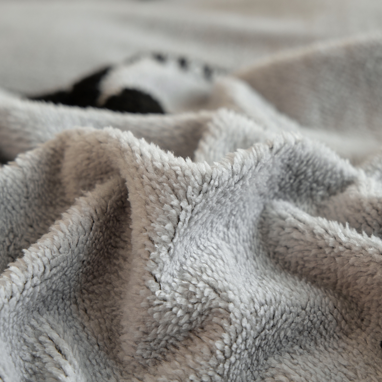 91家纺网 家纺一手货源 找家纺 绒世界 2025新款加厚兔绒提花牛奶绒四件套系列 礼物-灰