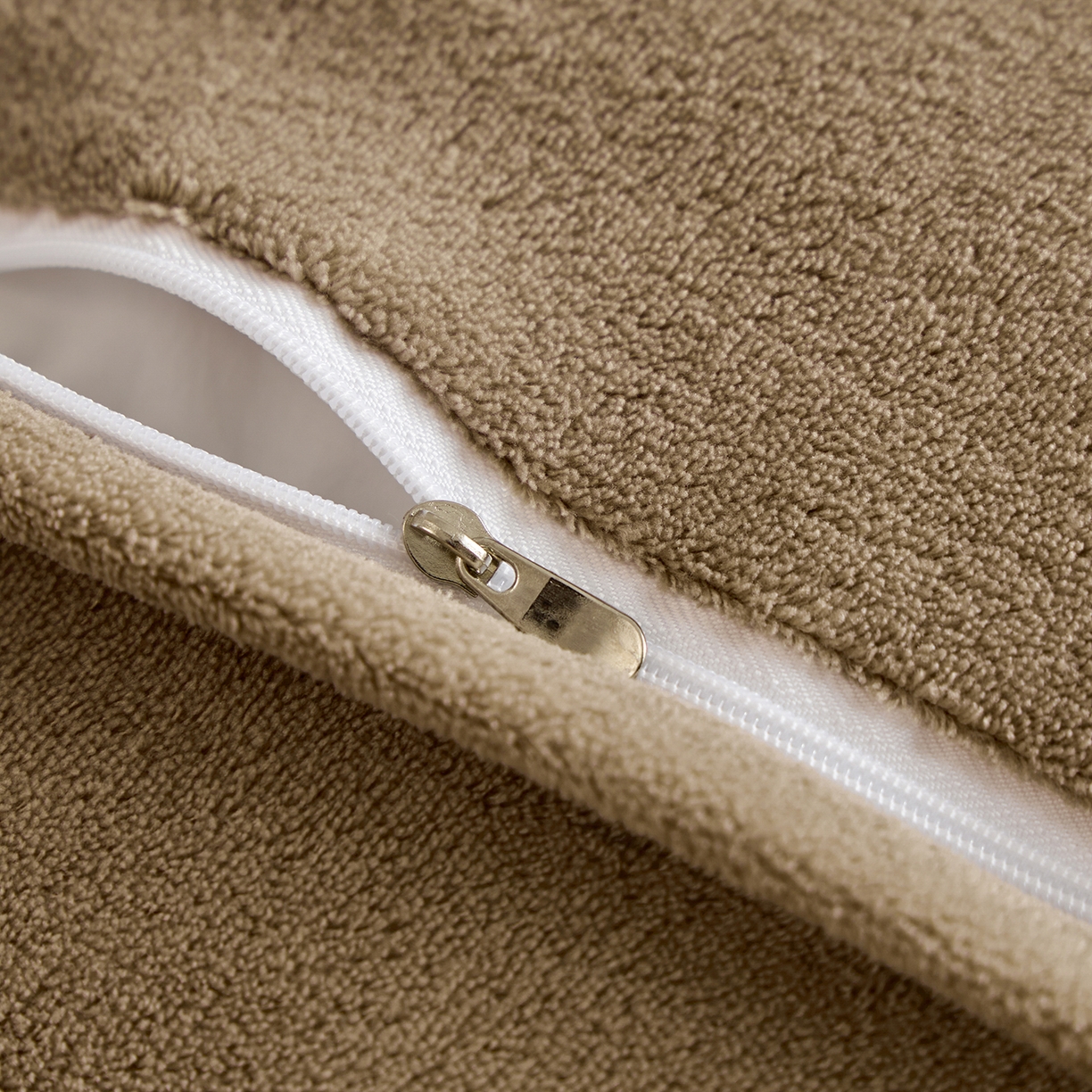 91家纺网 家纺一手货源 找家纺 绒世界 2025新款加厚兔绒提花牛奶绒四件套系列 爱心-梧桐灰