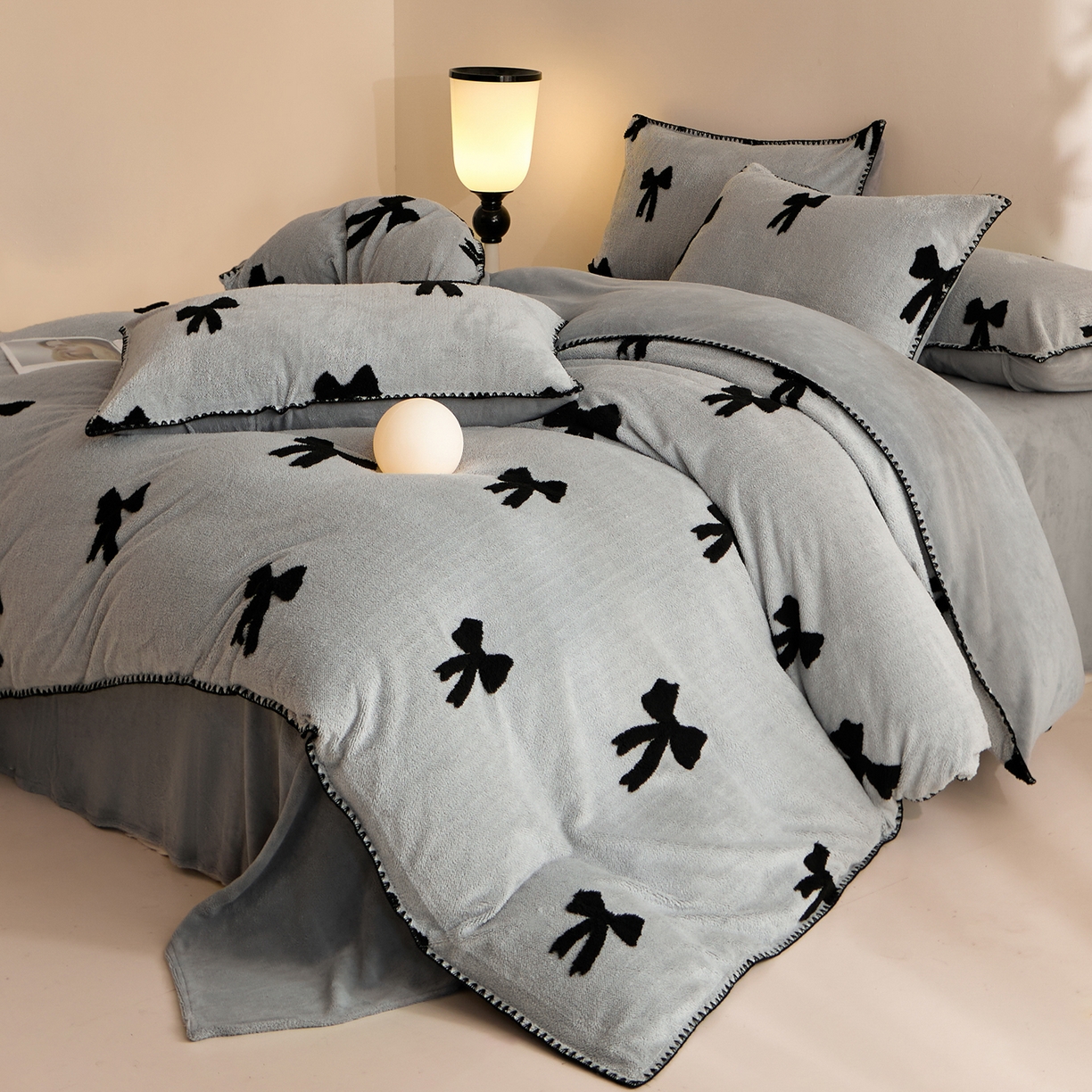 91家纺网 家纺一手货源 找家纺 绒世界 2025新款加厚兔绒提花牛奶绒四件套系列 礼物-灰