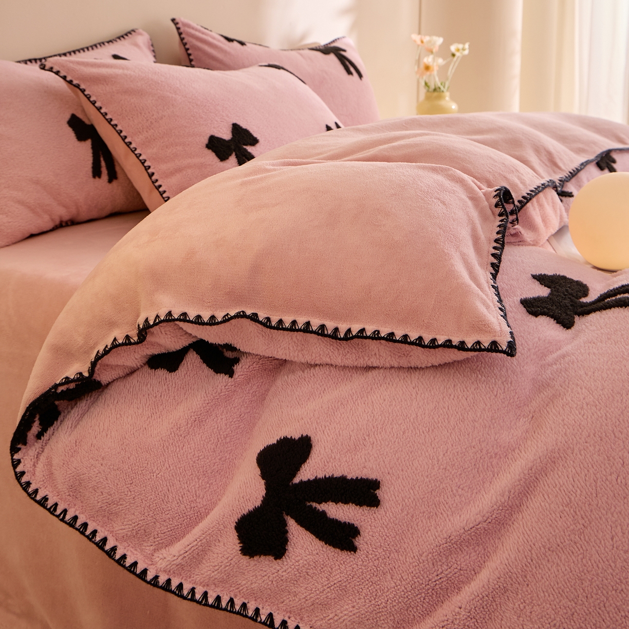 91家纺网 家纺一手货源 找家纺 绒世界 2025新款加厚兔绒提花牛奶绒四件套系列 礼物-豆沙