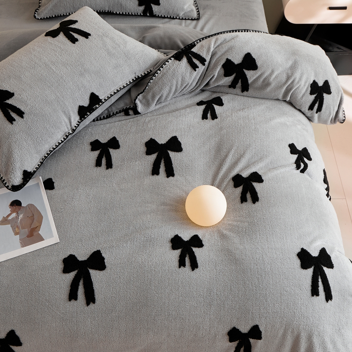 91家纺网 家纺一手货源 找家纺 绒世界 2025新款加厚兔绒提花牛奶绒四件套系列 礼物-灰