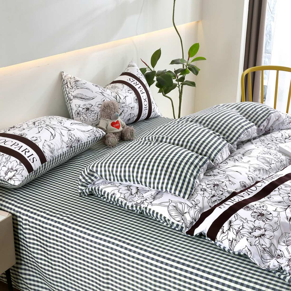 91家纺网 家纺一手货源 找家纺 恋之语 2025新款舒适柔软亲肤爆款芦荟棉四件套货源充足 黑白赫本