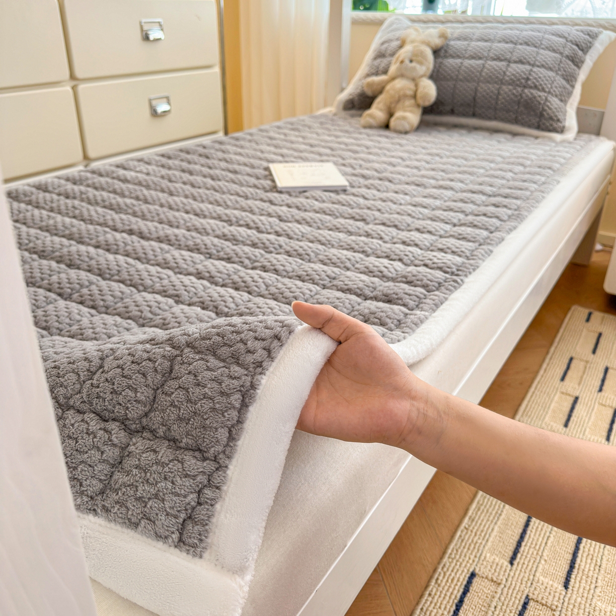 91家纺网 家纺一手货源 找家纺 （总）川悦生活 2025新款A类印花牛奶绒床垫加厚绒保暖床床褥