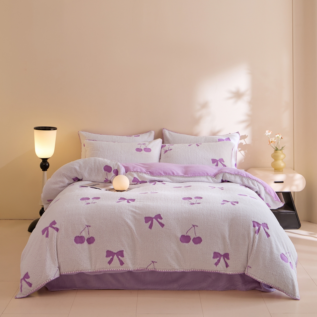 91家纺网 家纺一手货源 找家纺 丝印良品 2025新款加厚兔绒提花牛奶绒四件套系列 樱桃-紫