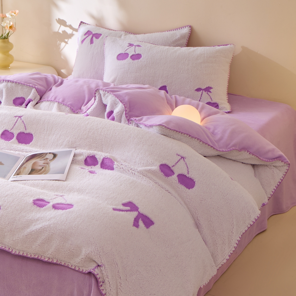 91家纺网 家纺一手货源 找家纺 丝印良品 2025新款加厚兔绒提花牛奶绒四件套系列 樱桃-紫