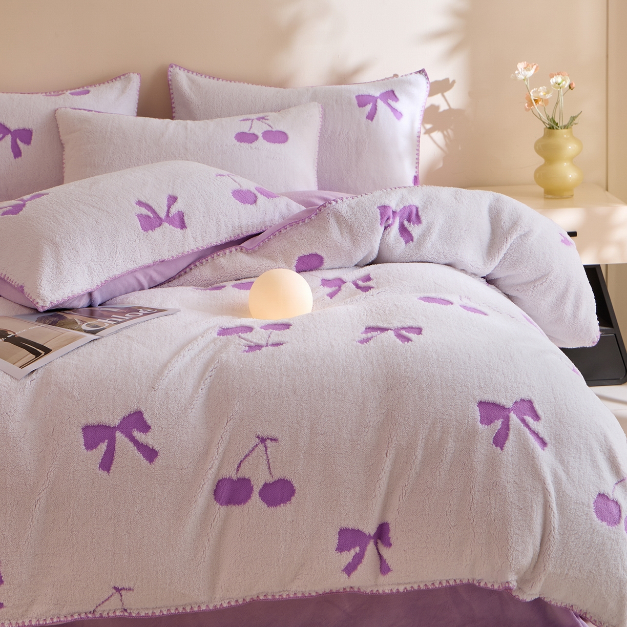 91家纺网 家纺一手货源 找家纺 丝印良品 2025新款加厚兔绒提花牛奶绒四件套系列 樱桃-紫