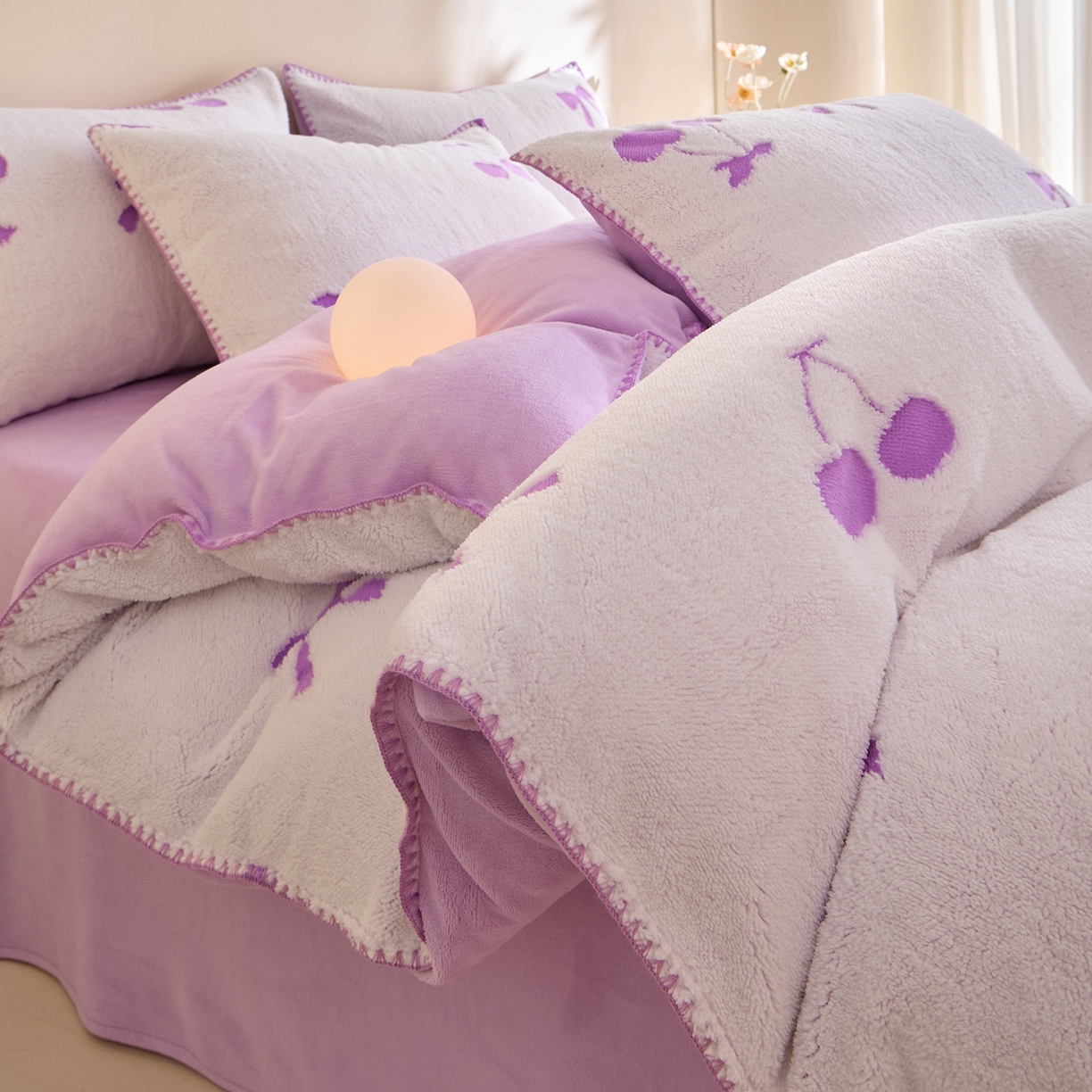 91家纺网 家纺一手货源 找家纺 丝印良品 2025新款加厚兔绒提花牛奶绒四件套系列 樱桃-紫