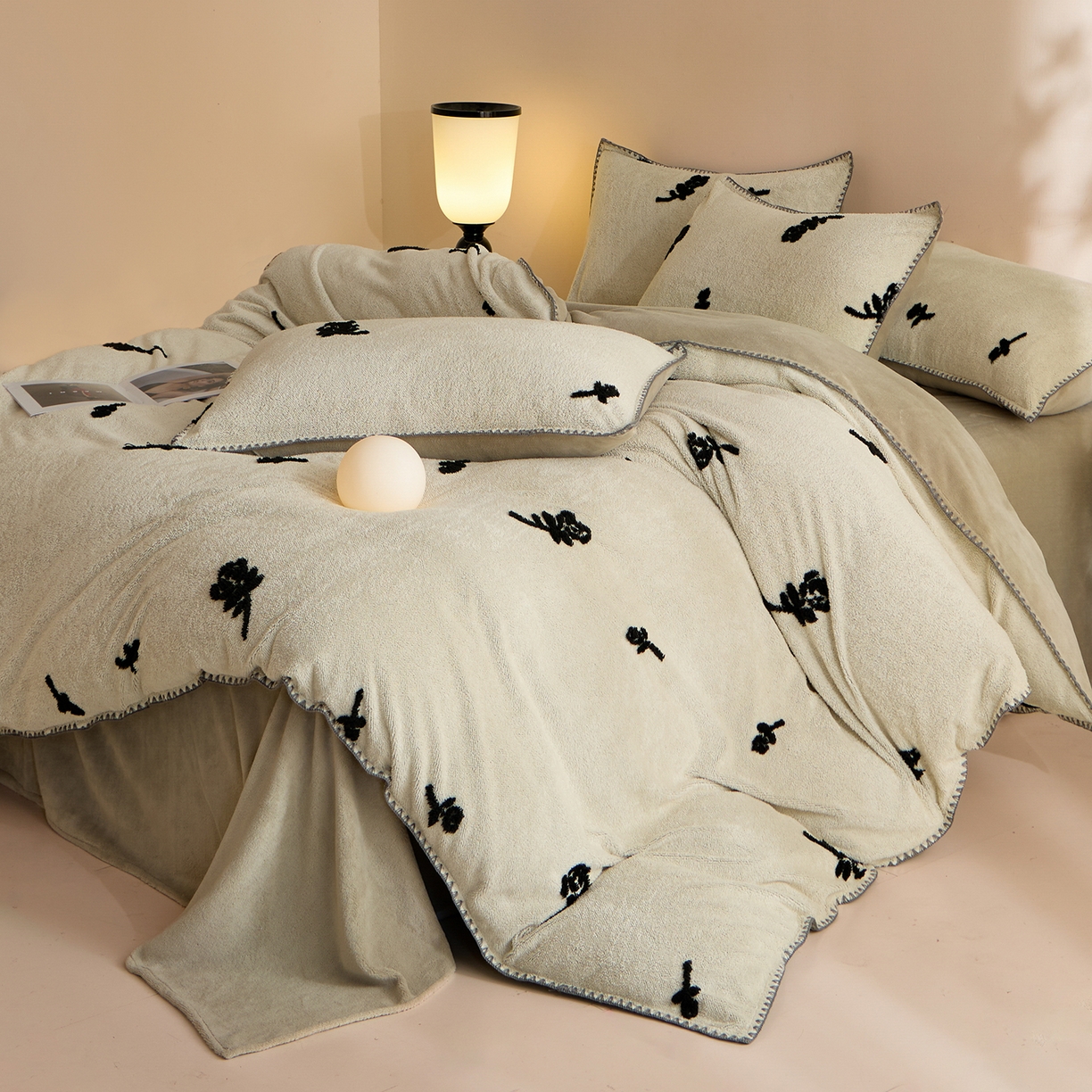 91家纺网 家纺一手货源 找家纺 丝印良品 2025新款加厚兔绒提花牛奶绒四件套系列 玫瑰-卡其