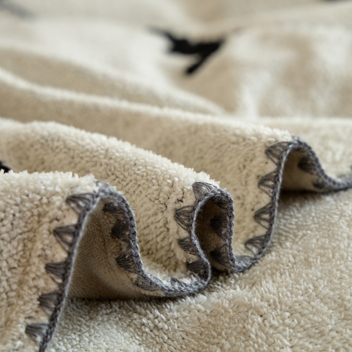 91家纺网 家纺一手货源 找家纺 丝印良品 2025新款加厚兔绒提花牛奶绒四件套系列 玫瑰-卡其