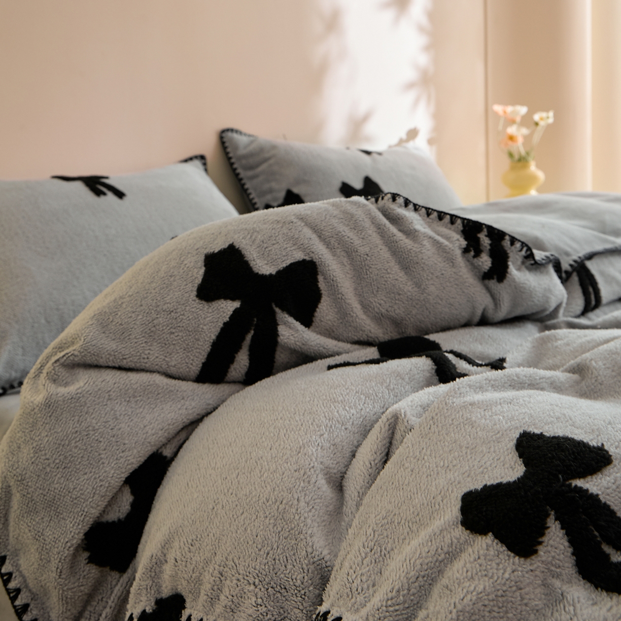 91家纺网 家纺一手货源 找家纺 丝印良品 2025新款加厚兔绒提花牛奶绒四件套系列 礼物-灰