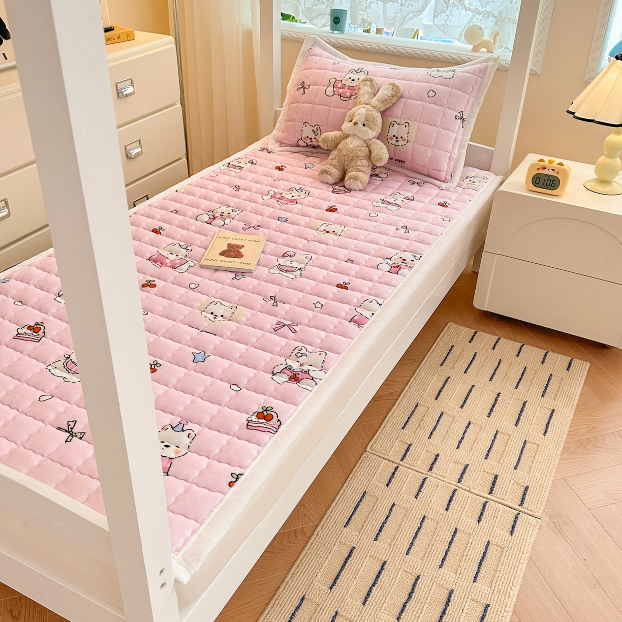 91家纺网 家纺一手货源 找家纺 川悦生活 2025新款A类印花牛奶绒床垫加厚绒保暖床床褥 床垫茶派小狗