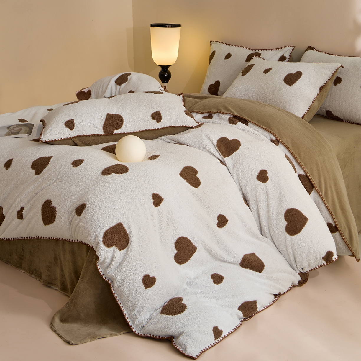 91家纺网 家纺一手货源 找家纺 丝印良品 2025新款加厚兔绒提花牛奶绒四件套系列 爱心-梧桐灰