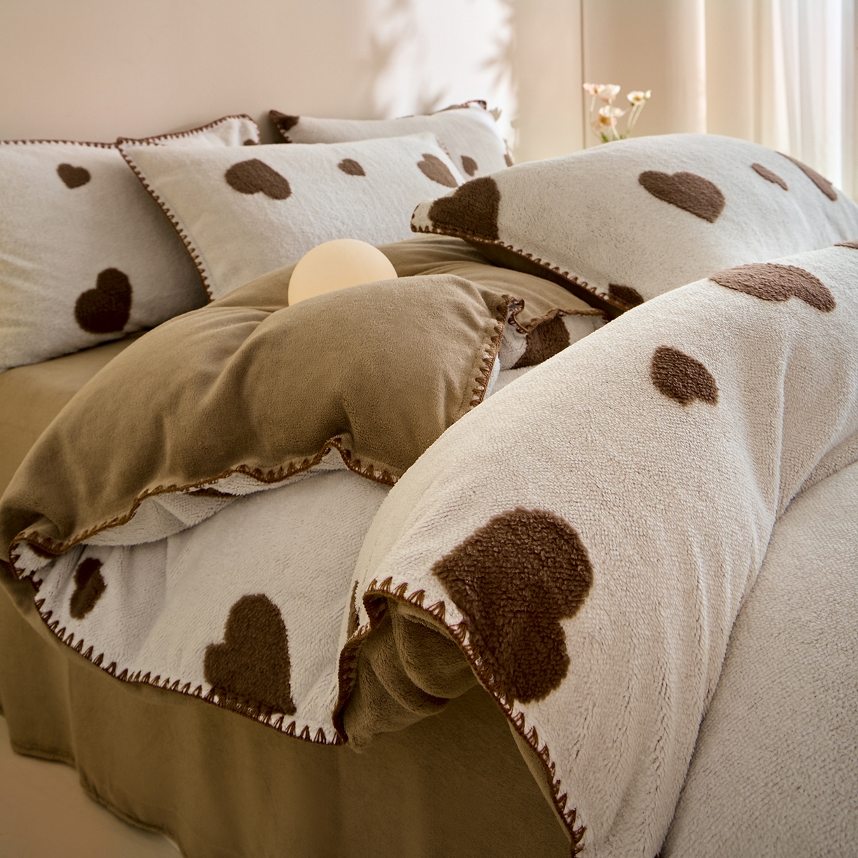 91家纺网 家纺一手货源 找家纺 丝印良品 2025新款加厚兔绒提花牛奶绒四件套系列 爱心-梧桐灰