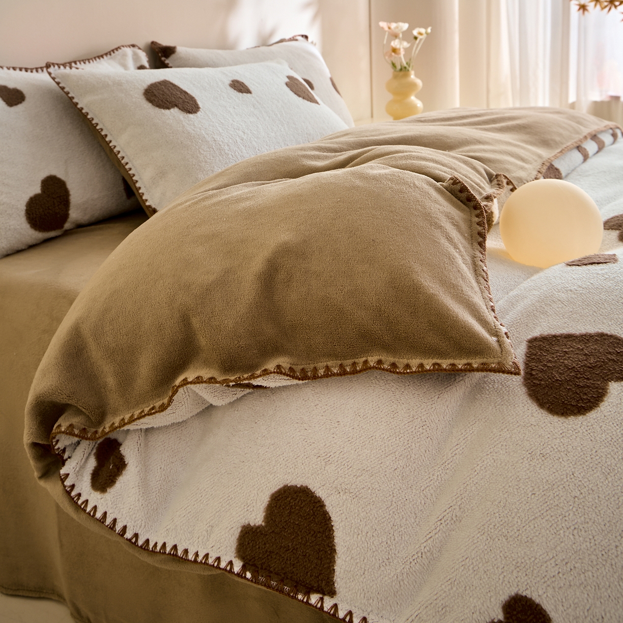 91家纺网 家纺一手货源 找家纺 丝印良品 2025新款加厚兔绒提花牛奶绒四件套系列 爱心-梧桐灰