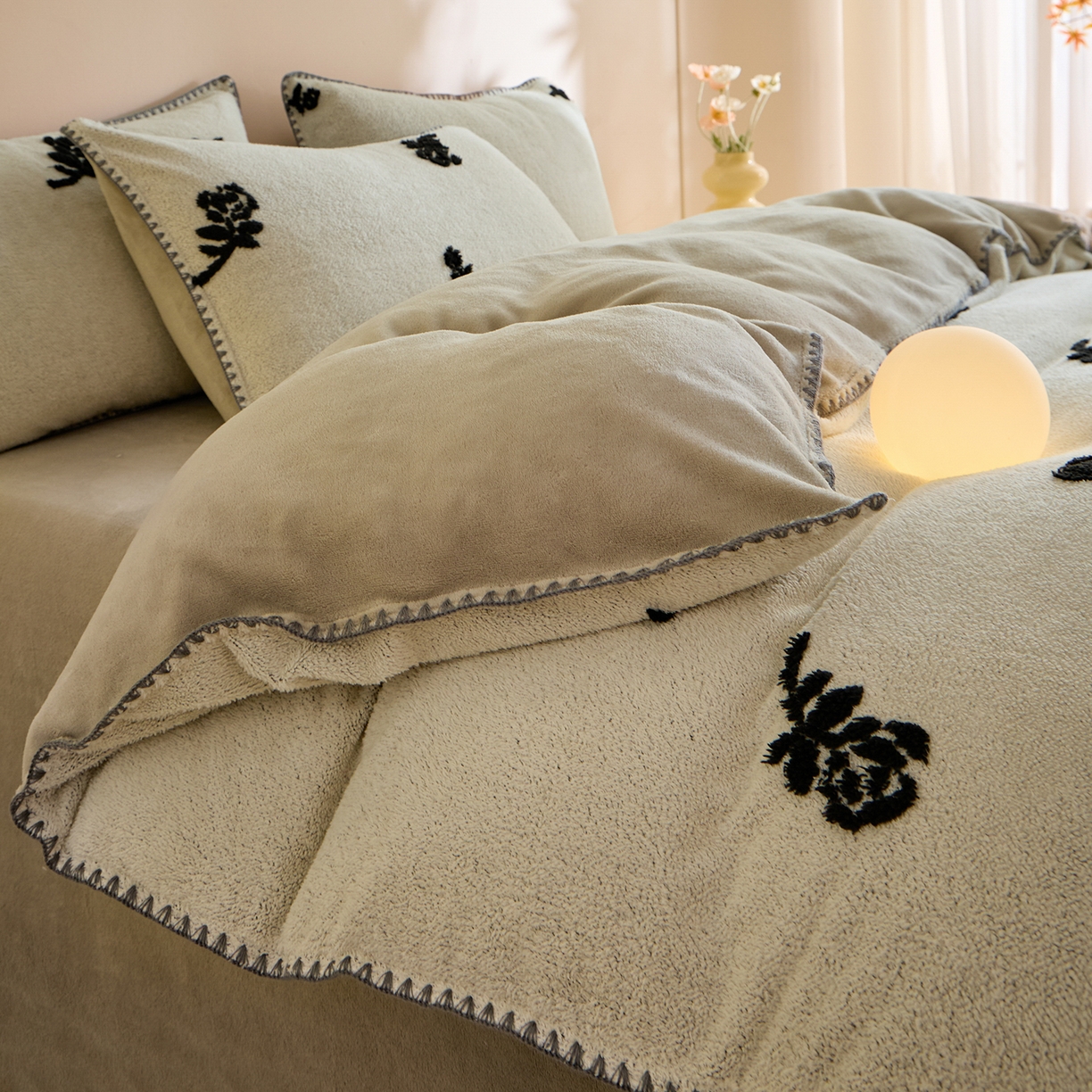 91家纺网 家纺一手货源 找家纺 丝印良品 2025新款加厚兔绒提花牛奶绒四件套系列 玫瑰-卡其