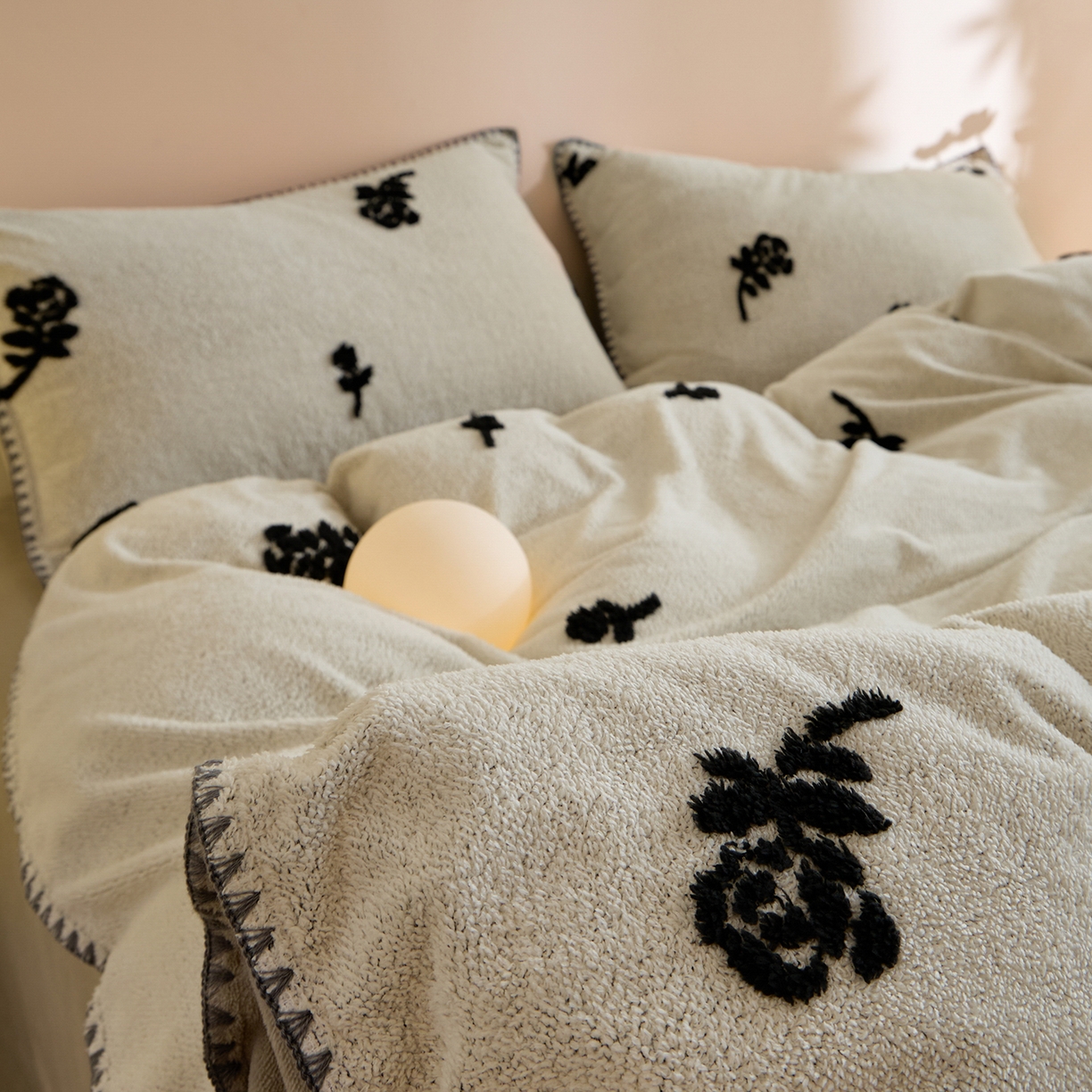 91家纺网 家纺一手货源 找家纺 丝印良品 2025新款加厚兔绒提花牛奶绒四件套系列 玫瑰-卡其