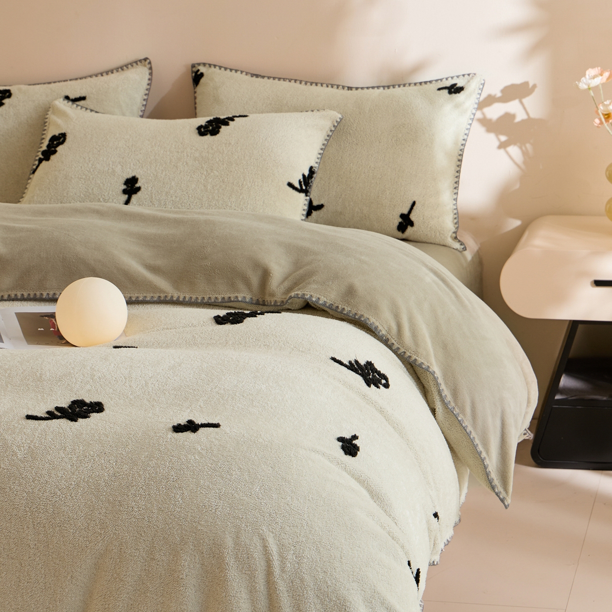 91家纺网 家纺一手货源 找家纺 丝印良品 2025新款加厚兔绒提花牛奶绒四件套系列 玫瑰-卡其