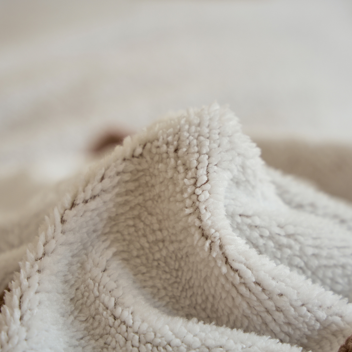 91家纺网 家纺一手货源 找家纺 丝印良品 2025新款加厚兔绒提花牛奶绒四件套系列 爱心-梧桐灰