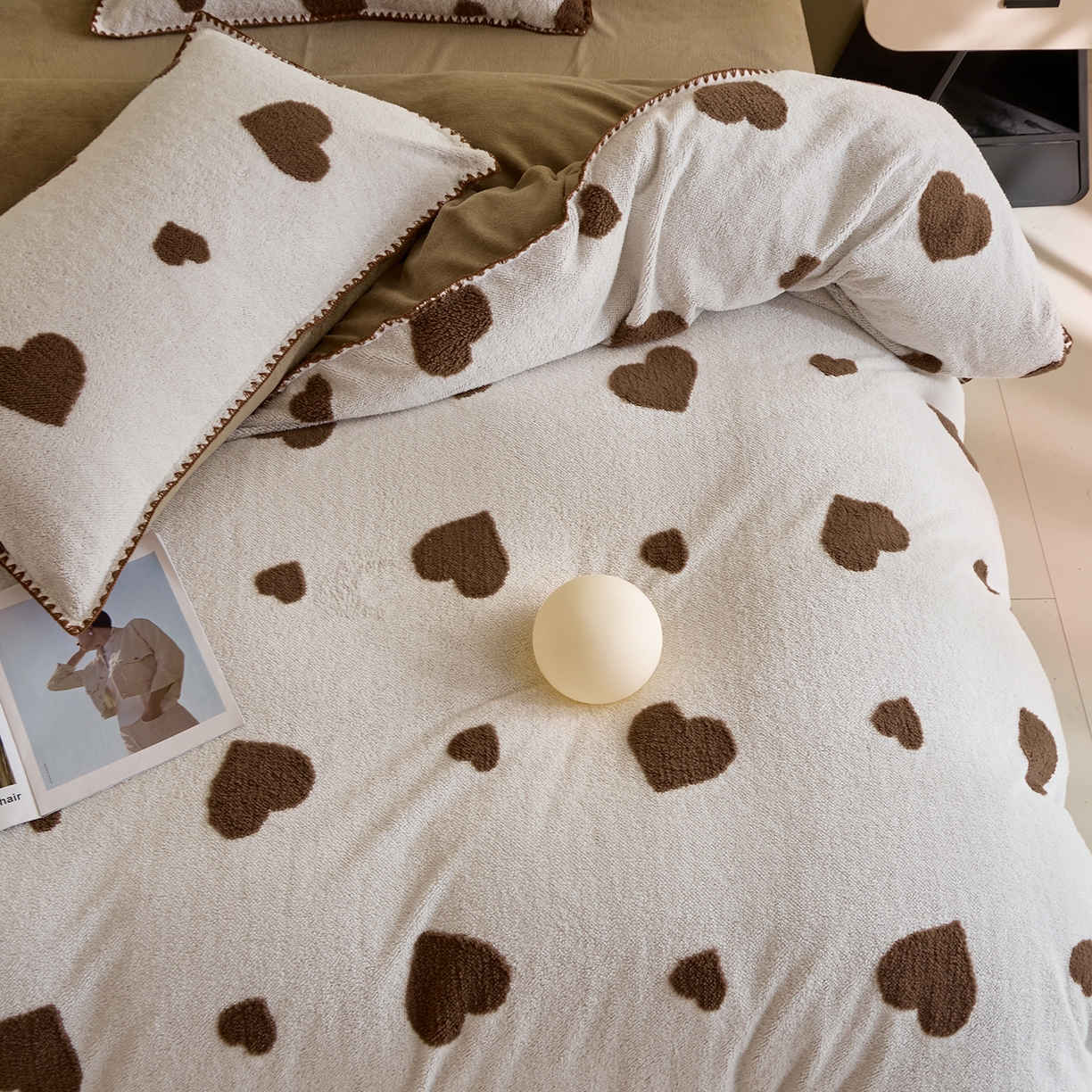 91家纺网 家纺一手货源 找家纺 丝印良品 2025新款加厚兔绒提花牛奶绒四件套系列 爱心-梧桐灰