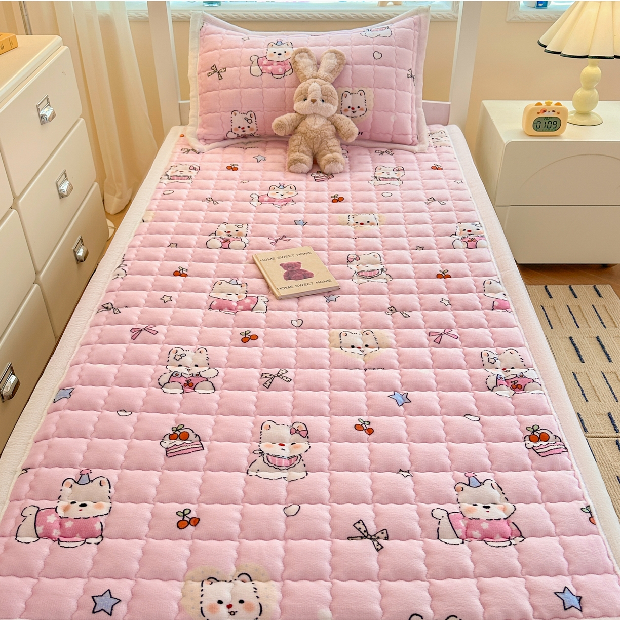 91家纺网 家纺一手货源 找家纺 川悦生活 2025新款A类印花牛奶绒床垫加厚绒保暖床床褥 床垫茶派小狗