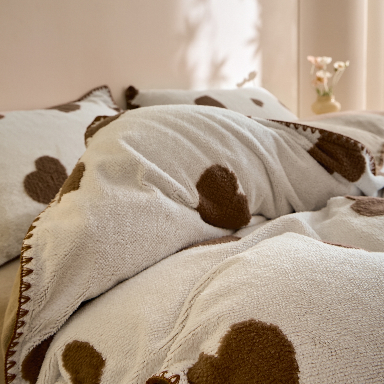 91家纺网 家纺一手货源 找家纺 丝印良品 2025新款加厚兔绒提花牛奶绒四件套系列 爱心-梧桐灰