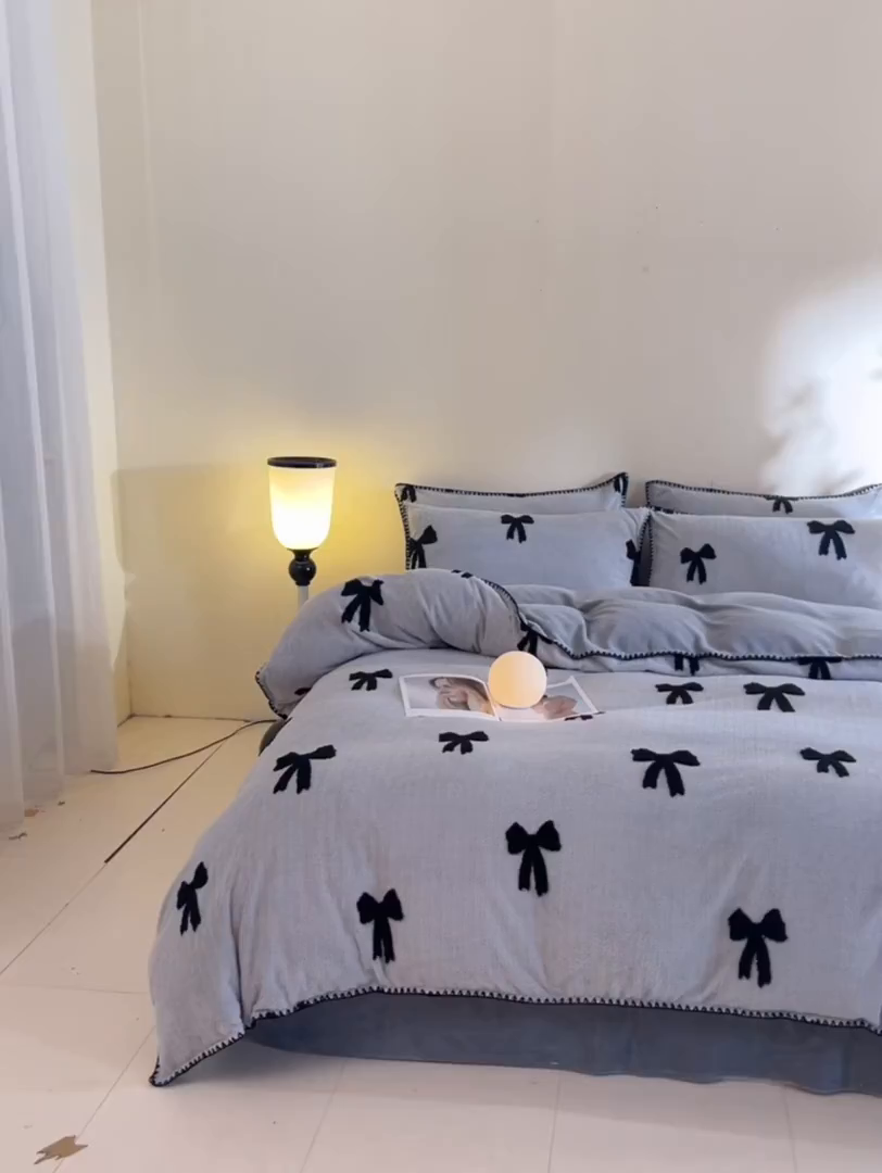 91家纺网 家纺一手货源 找家纺 丝印良品 2025新款加厚兔绒提花牛奶绒四件套系列 礼物-灰