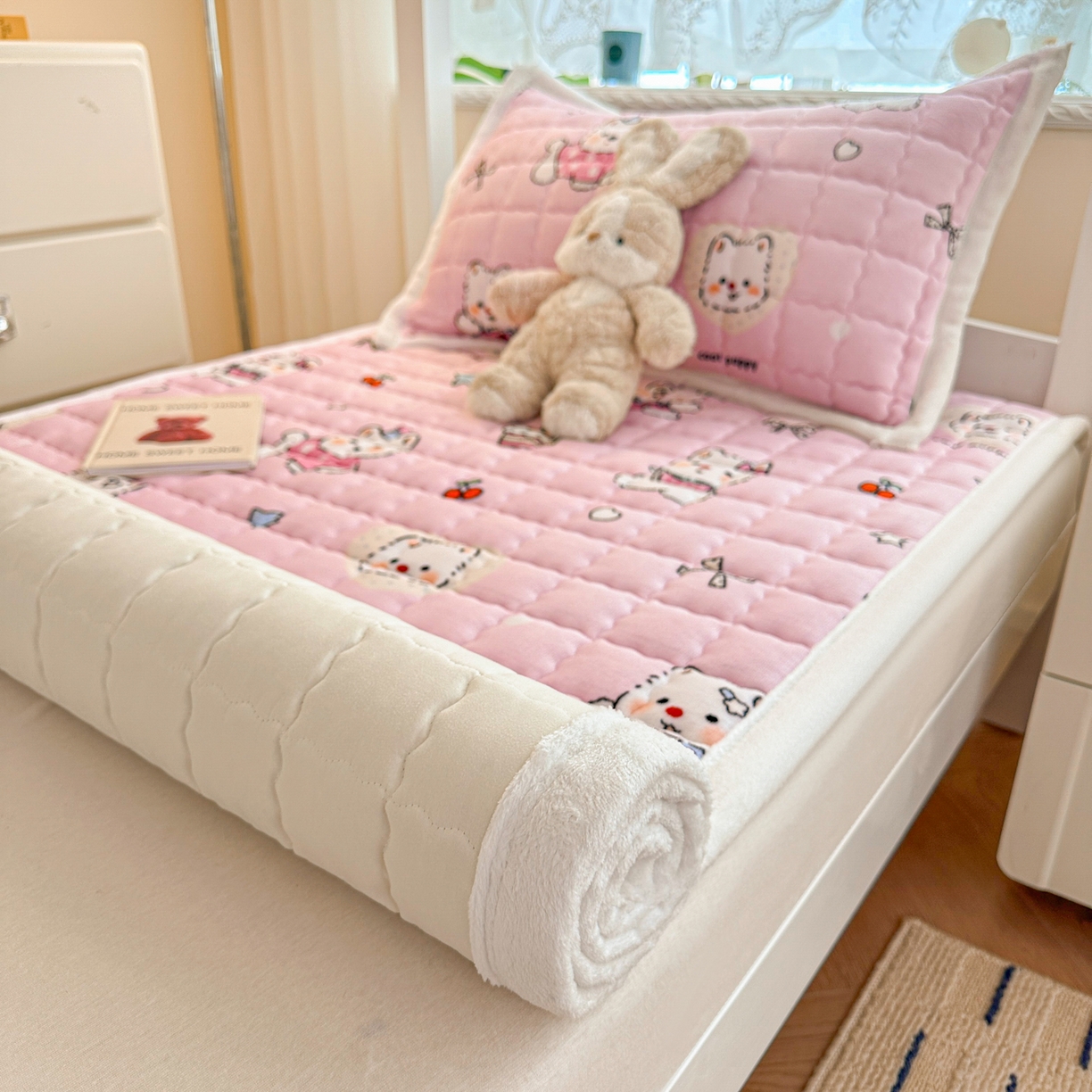 91家纺网 家纺一手货源 找家纺 川悦生活 2025新款A类印花牛奶绒床垫加厚绒保暖床床褥 床垫茶派小狗