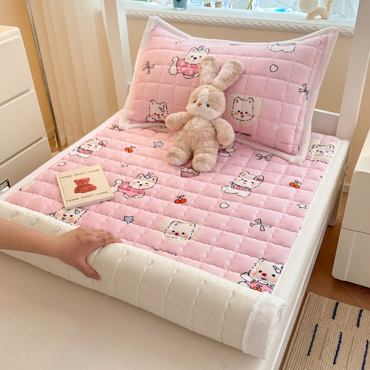 91家纺网 家纺一手货源 找家纺 川悦生活 2025新款A类印花牛奶绒床垫加厚绒保暖床床褥 床垫茶派小狗