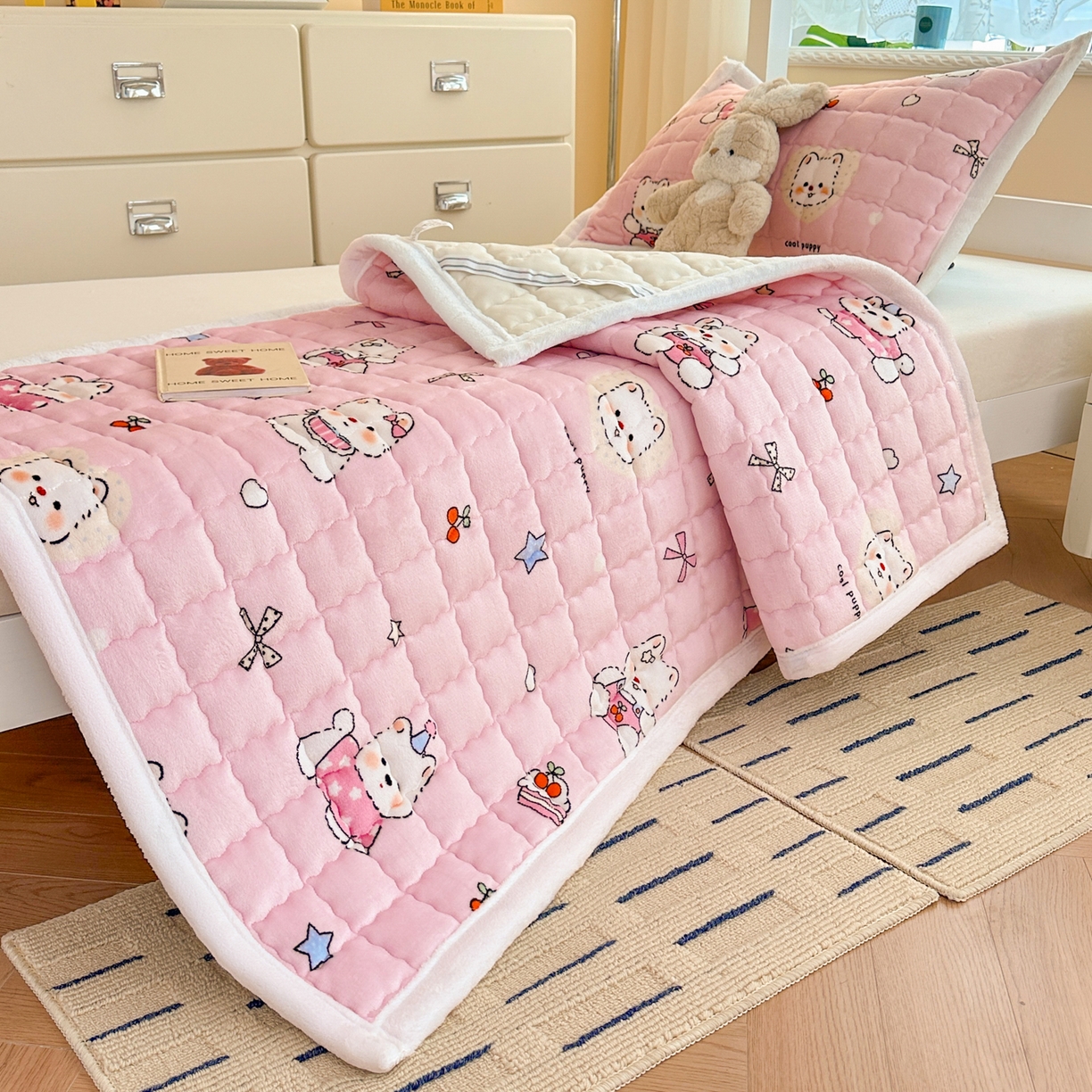 91家纺网 家纺一手货源 找家纺 川悦生活 2025新款A类印花牛奶绒床垫加厚绒保暖床床褥 床垫茶派小狗