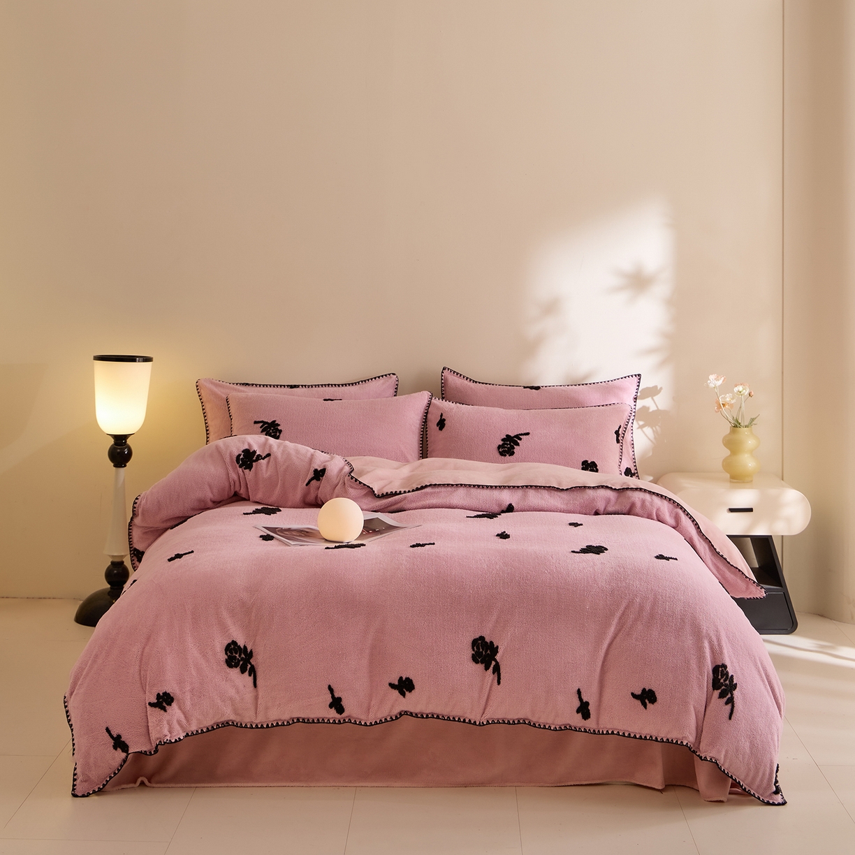 91家纺网 家纺一手货源 找家纺 丝印良品 2025新款加厚兔绒提花牛奶绒四件套系列 玫瑰-豆沙