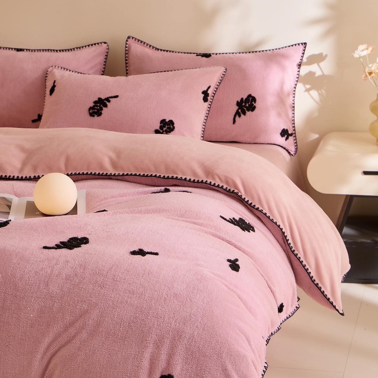 91家纺网 家纺一手货源 找家纺 丝印良品 2025新款加厚兔绒提花牛奶绒四件套系列 玫瑰-豆沙