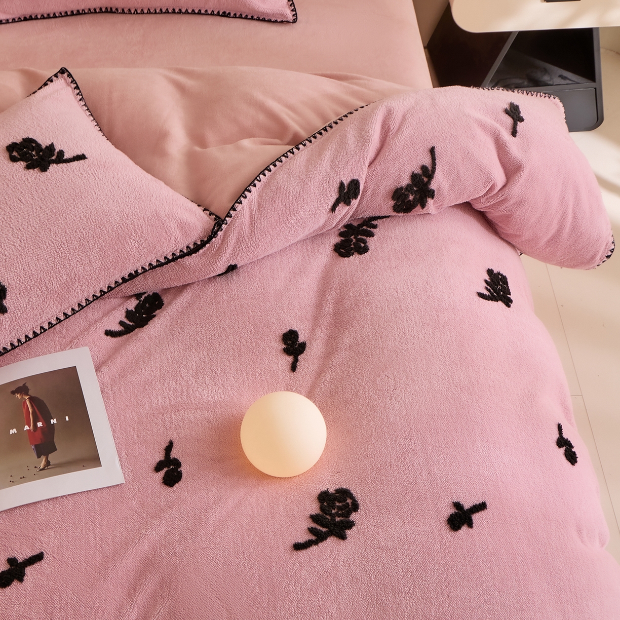 91家纺网 家纺一手货源 找家纺 丝印良品 2025新款加厚兔绒提花牛奶绒四件套系列 玫瑰-豆沙