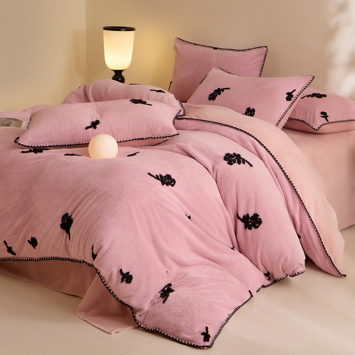 91家纺网 家纺一手货源 找家纺 丝印良品 2025新款加厚兔绒提花牛奶绒四件套系列 玫瑰-豆沙