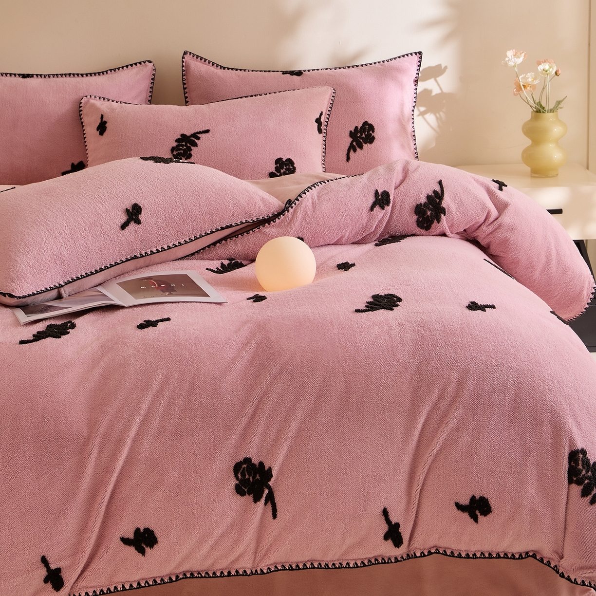 91家纺网 家纺一手货源 找家纺 丝印良品 2025新款加厚兔绒提花牛奶绒四件套系列 玫瑰-豆沙