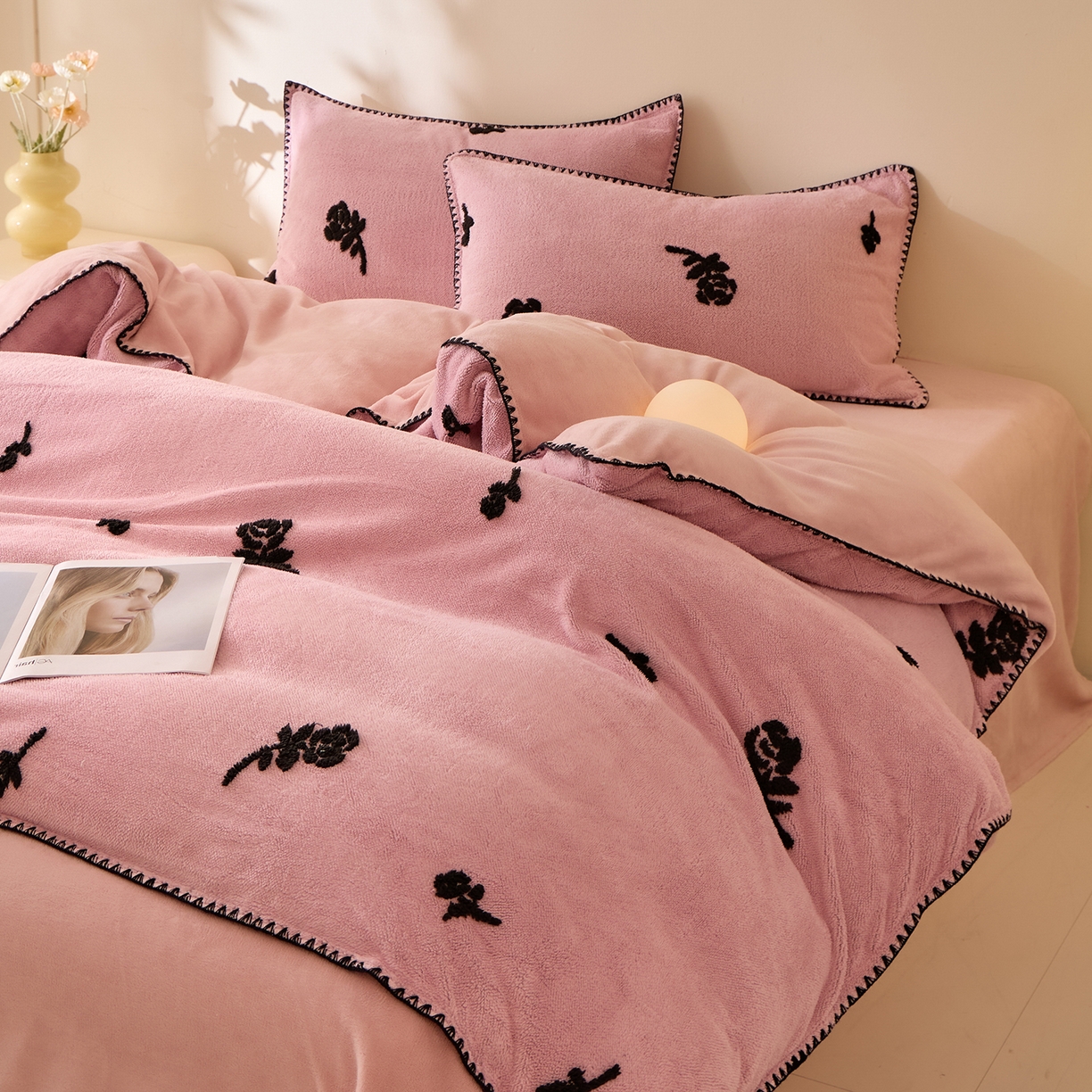 91家纺网 家纺一手货源 找家纺 丝印良品 2025新款加厚兔绒提花牛奶绒四件套系列 玫瑰-豆沙