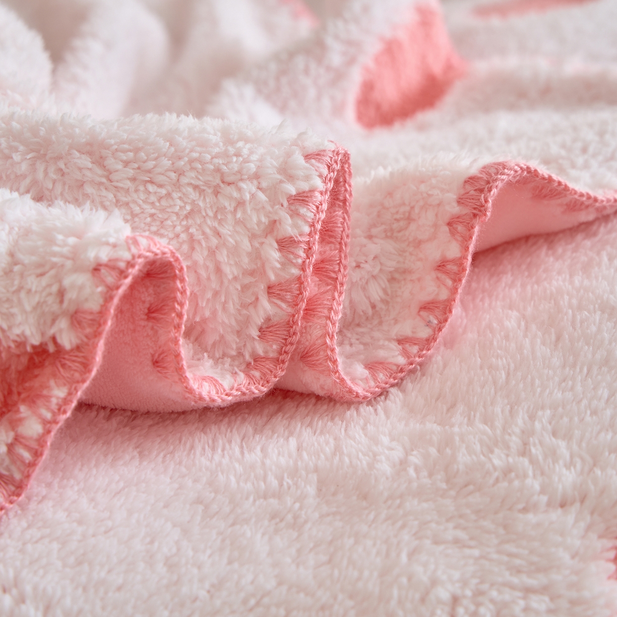 91家纺网 家纺一手货源 找家纺 丝印良品 2025新款加厚兔绒提花牛奶绒四件套系列 樱桃-粉白