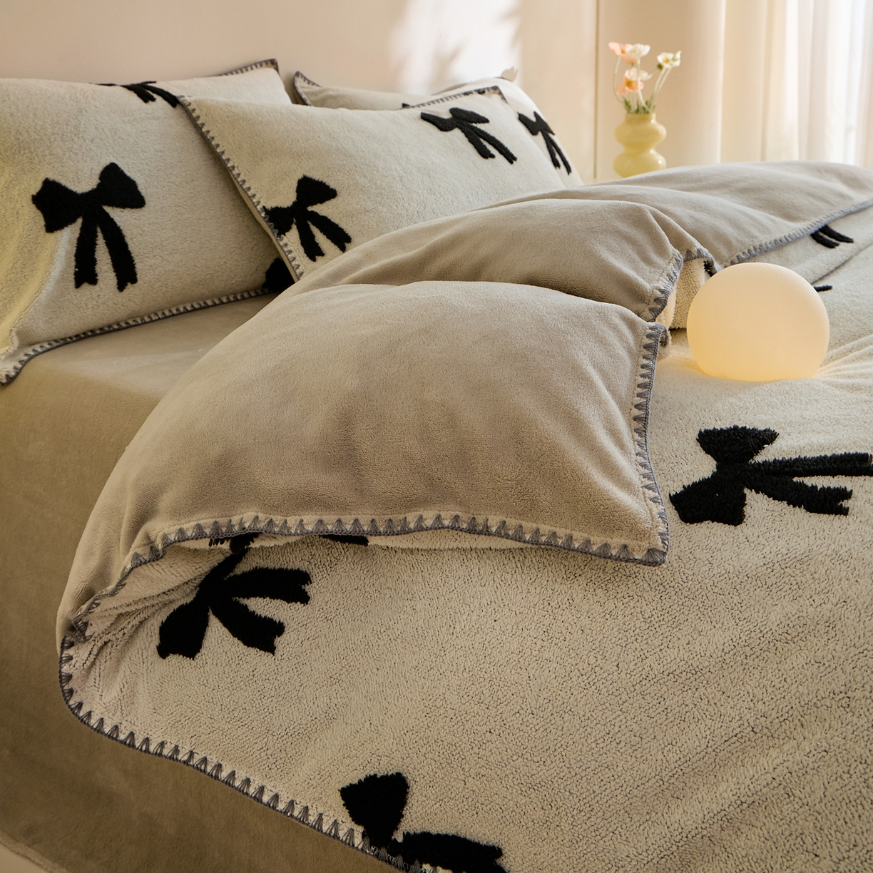 91家纺网 家纺一手货源 找家纺 丝印良品 2025新款加厚兔绒提花牛奶绒四件套系列 礼物-卡其