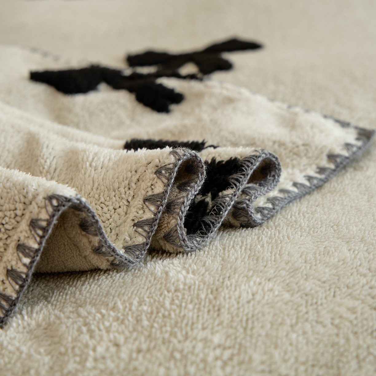 91家纺网 家纺一手货源 找家纺 丝印良品 2025新款加厚兔绒提花牛奶绒四件套系列 礼物-卡其