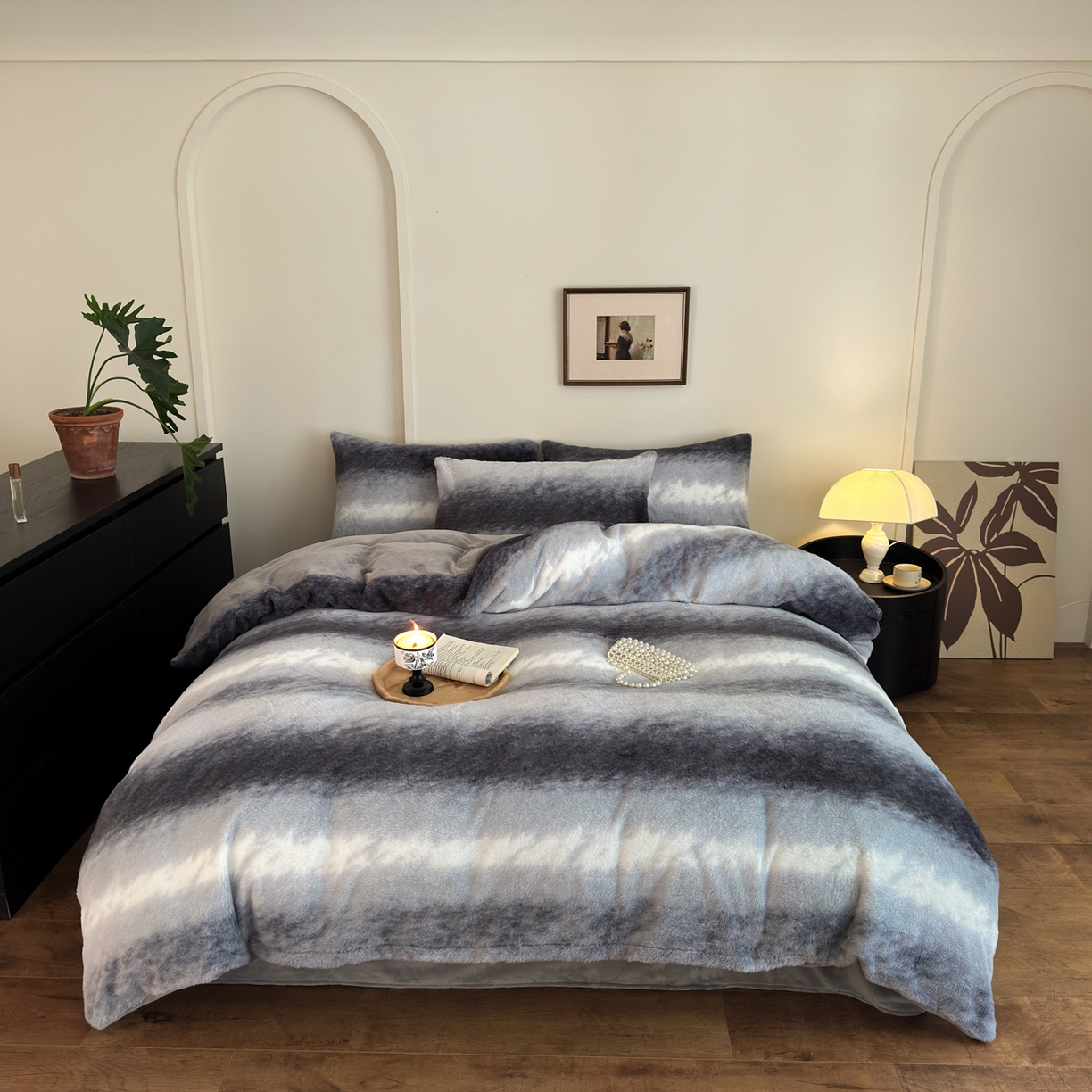 91家纺网 家纺一手货源 找家纺 德比尔斯  2025新款兔毛绒兔兔绒渐变色牛奶绒四件套 兰灰