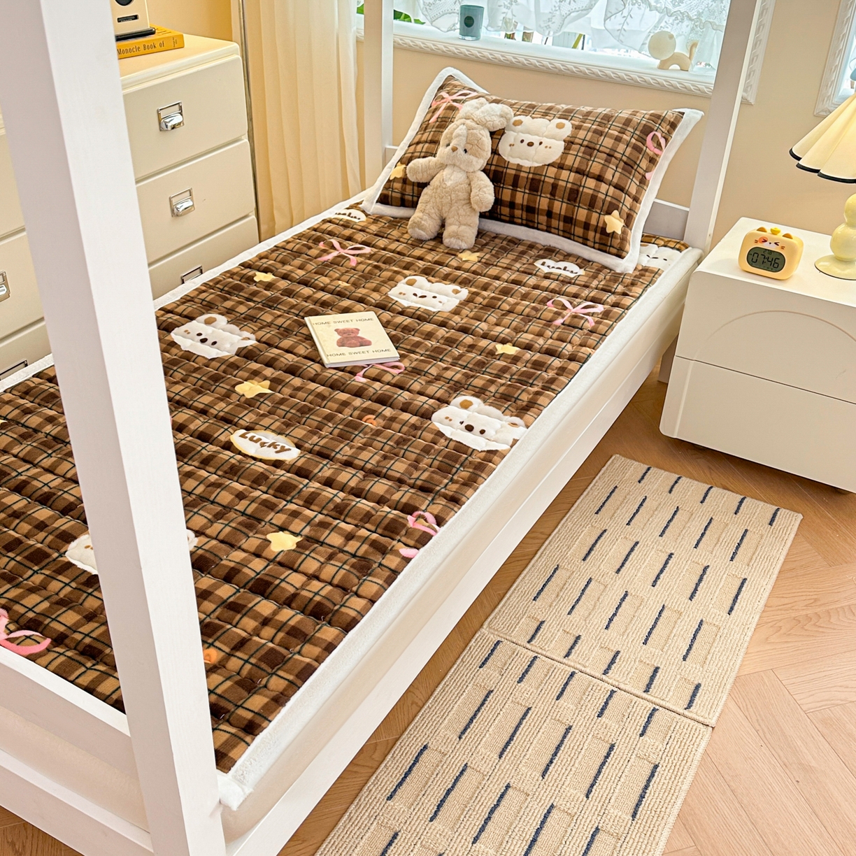 91家纺网 家纺一手货源 找家纺 川悦生活 2025新款A类印花牛奶绒床垫加厚绒保暖床床褥 床垫茶酥小熊