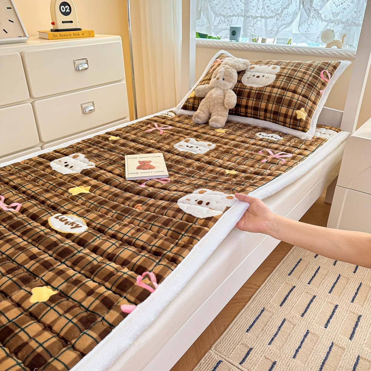 91家纺网 家纺一手货源 找家纺 川悦生活 2025新款A类印花牛奶绒床垫加厚绒保暖床床褥 床垫茶酥小熊