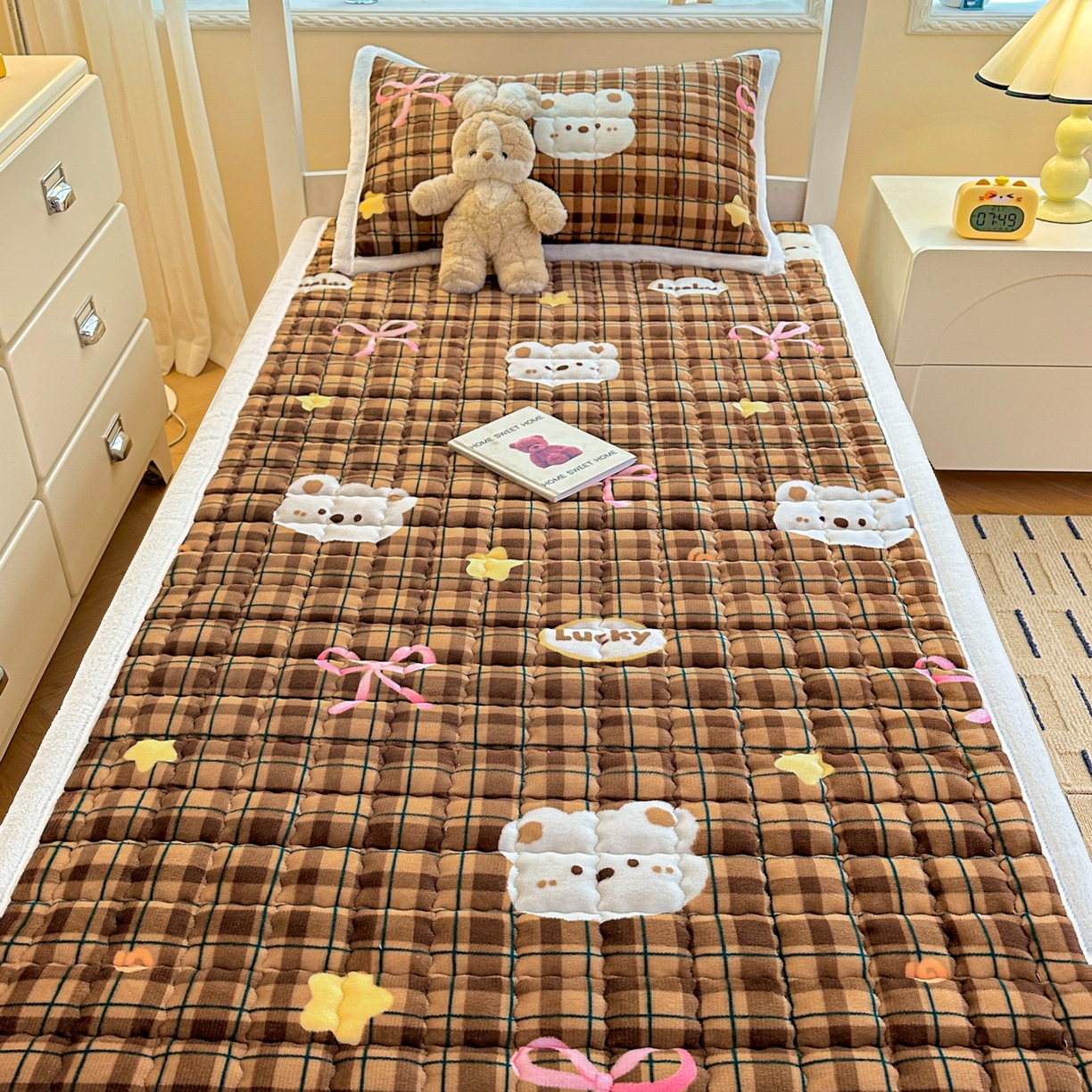 91家纺网 家纺一手货源 找家纺 川悦生活 2025新款A类印花牛奶绒床垫加厚绒保暖床床褥 床垫茶酥小熊