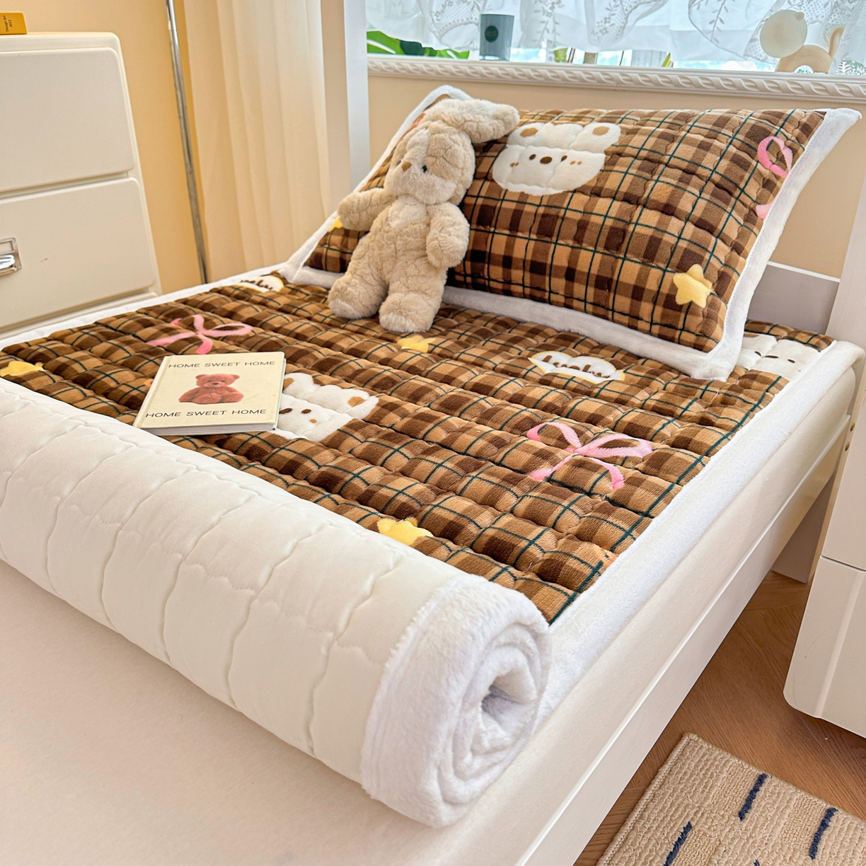 91家纺网 家纺一手货源 找家纺 川悦生活 2025新款A类印花牛奶绒床垫加厚绒保暖床床褥 床垫茶酥小熊