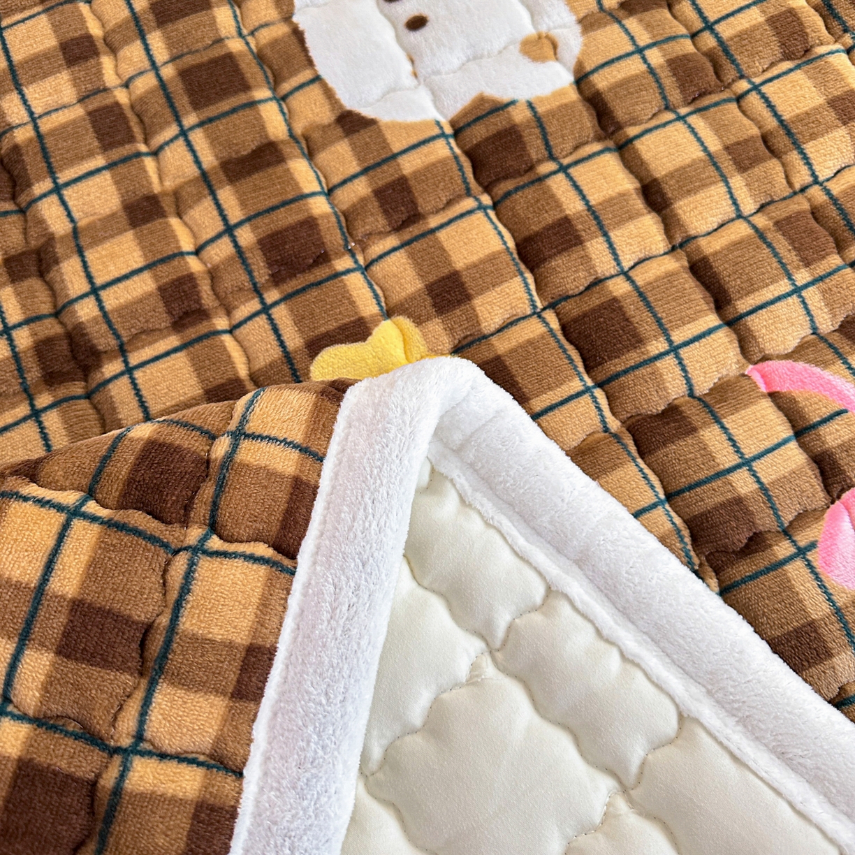 91家纺网 家纺一手货源 找家纺 川悦生活 2025新款A类印花牛奶绒床垫加厚绒保暖床床褥 床垫茶酥小熊