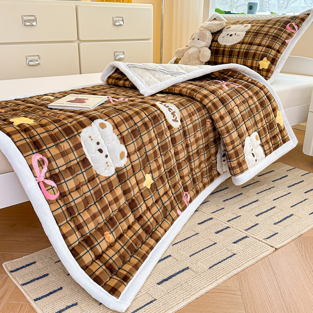 91家纺网 家纺一手货源 找家纺 川悦生活 2025新款A类印花牛奶绒床垫加厚绒保暖床床褥 床垫茶酥小熊