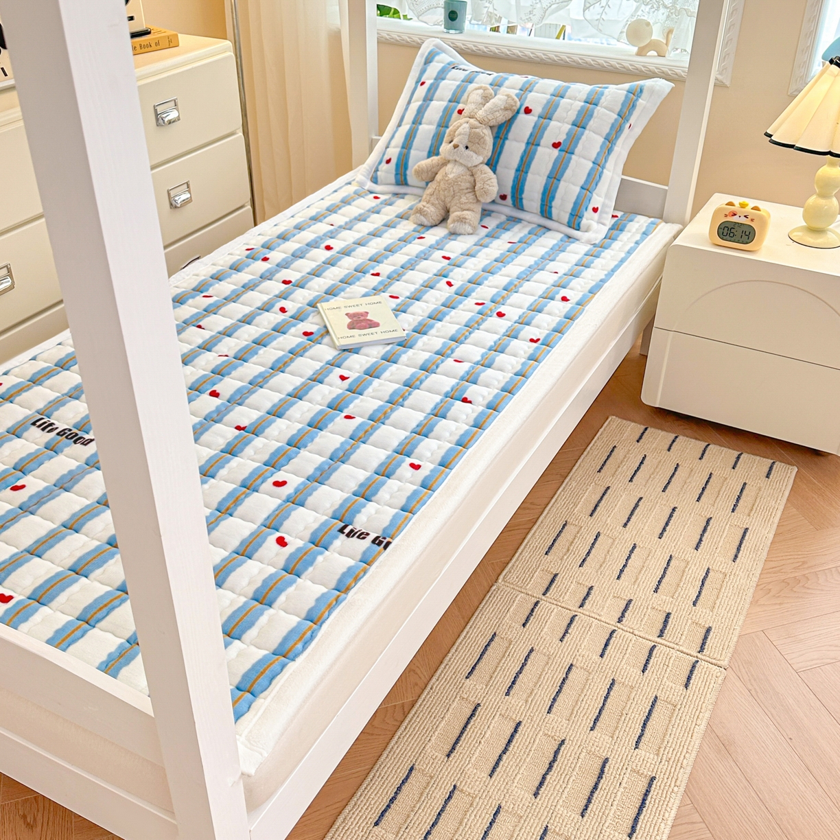 91家纺网 家纺一手货源 找家纺 川悦生活 2025新款A类印花牛奶绒床垫加厚绒保暖床床褥 床垫格心小屋