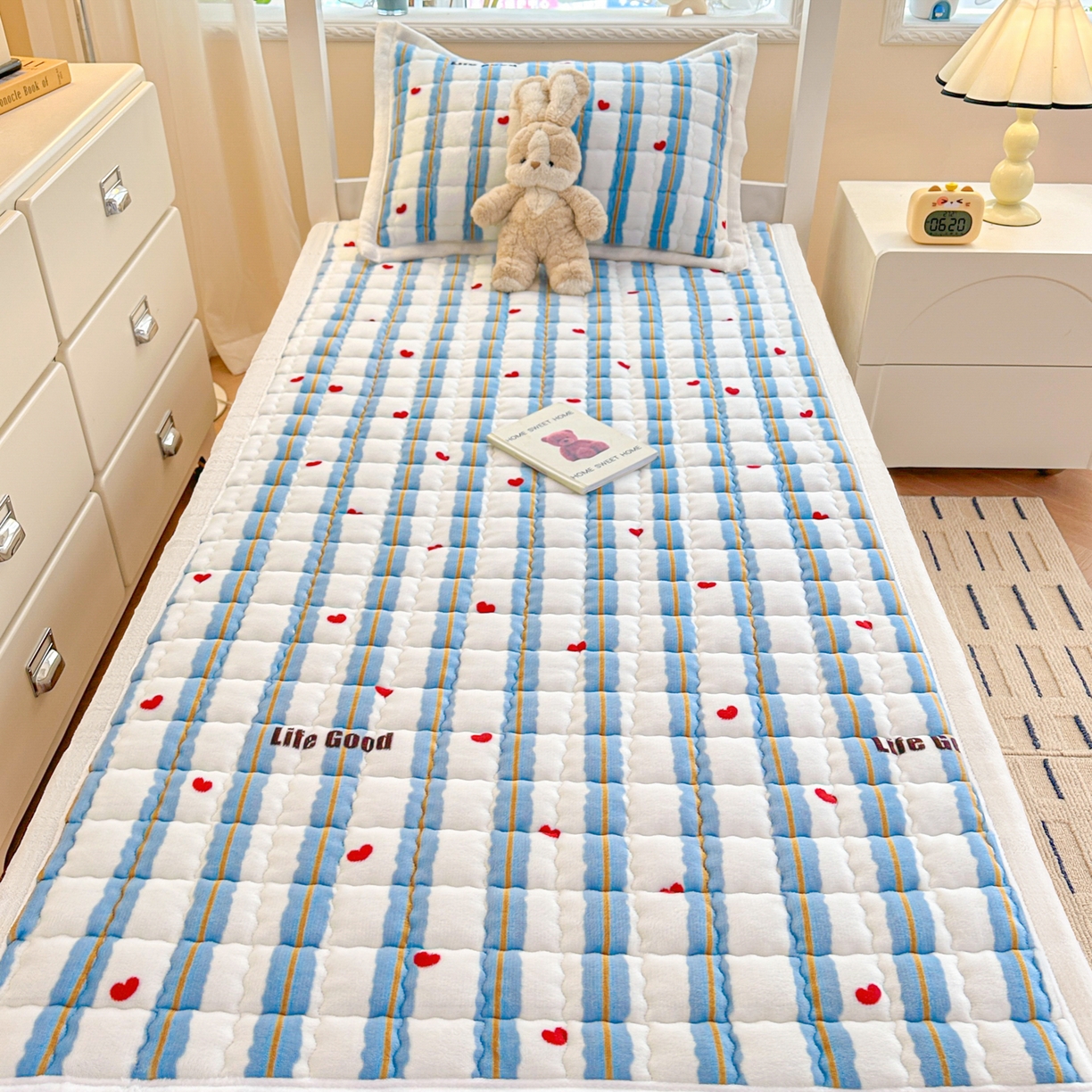 91家纺网 家纺一手货源 找家纺 川悦生活 2025新款A类印花牛奶绒床垫加厚绒保暖床床褥 床垫格心小屋