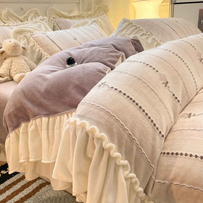 91家纺网 家纺一手货源 找家纺 利欧 2025新款褶皱边雕花牛奶绒四件套 玫影-紫