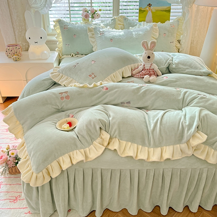 91家纺网 家纺一手货源 找家纺 （总）丝印良品 2025新款加厚牛奶绒刺绣床裙款四件套