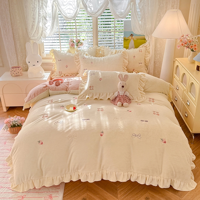 91家纺网 家纺一手货源 找家纺 （总）丝印良品 2025新款加厚牛奶绒刺绣床裙款四件套